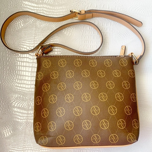 Adrienne Vittadini Women’s Crossbody Bag - Picture 2 of 9